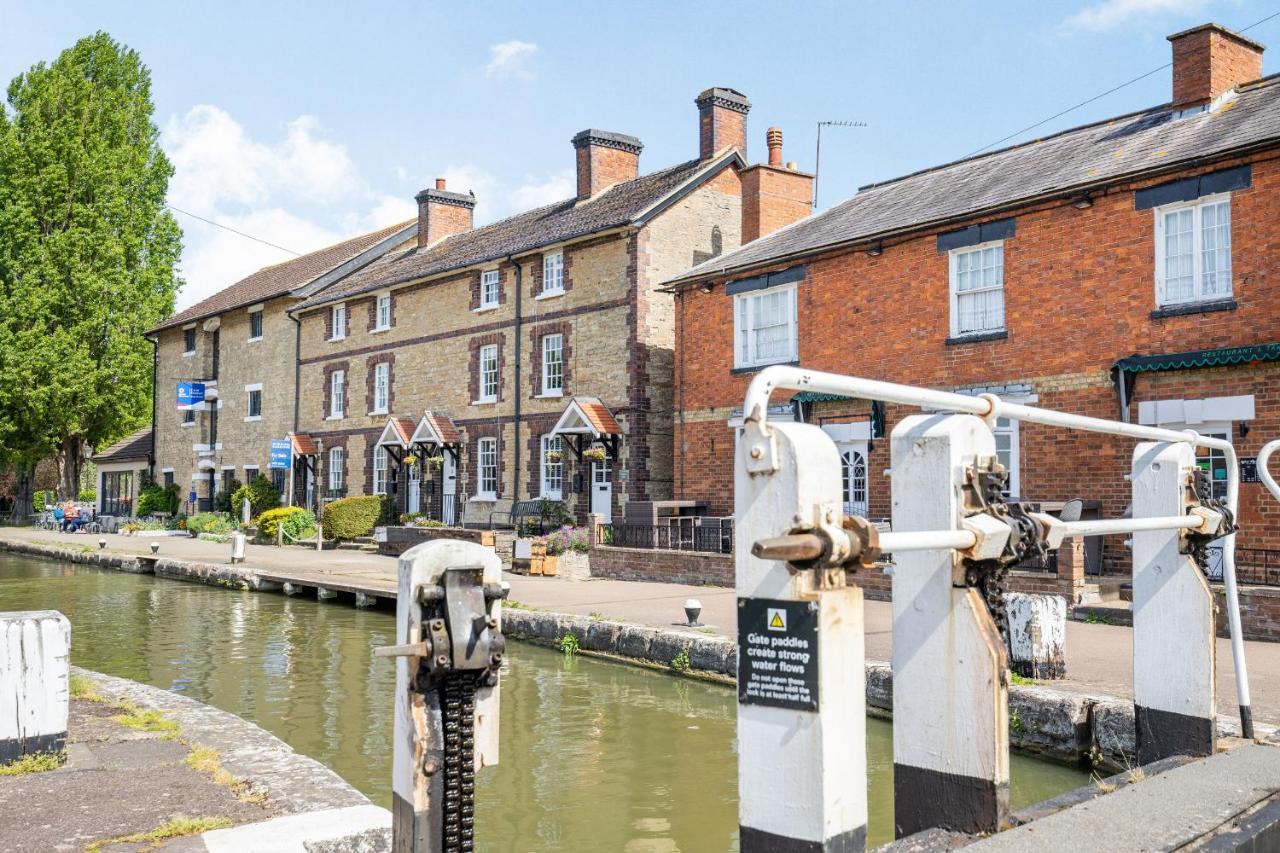 4 Canalside Cottages Towcester Eksteriør billede