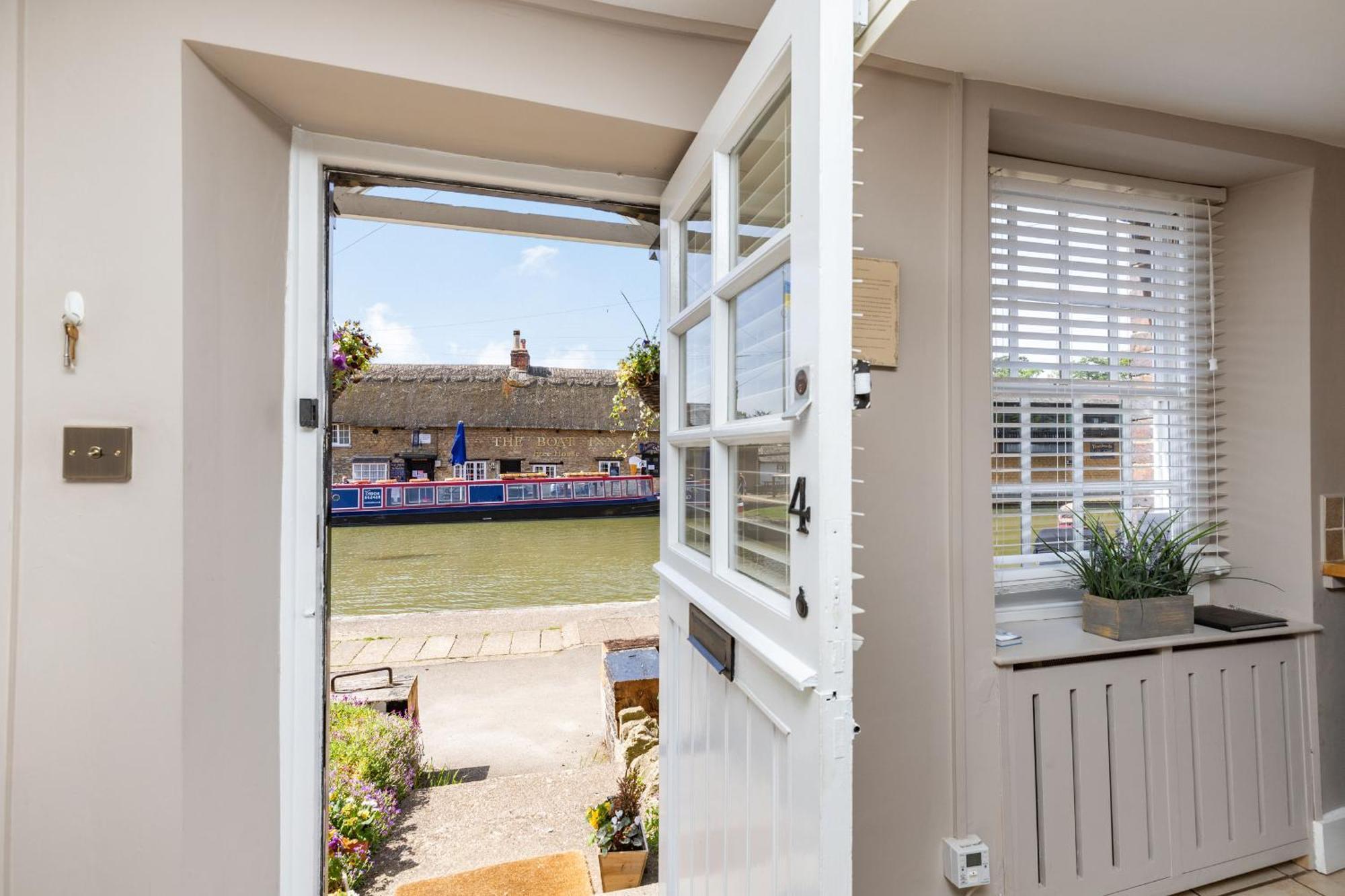 4 Canalside Cottages Towcester Eksteriør billede